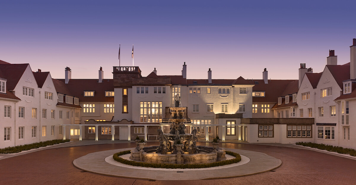 Trump_Turnberry_dusk_courtyard