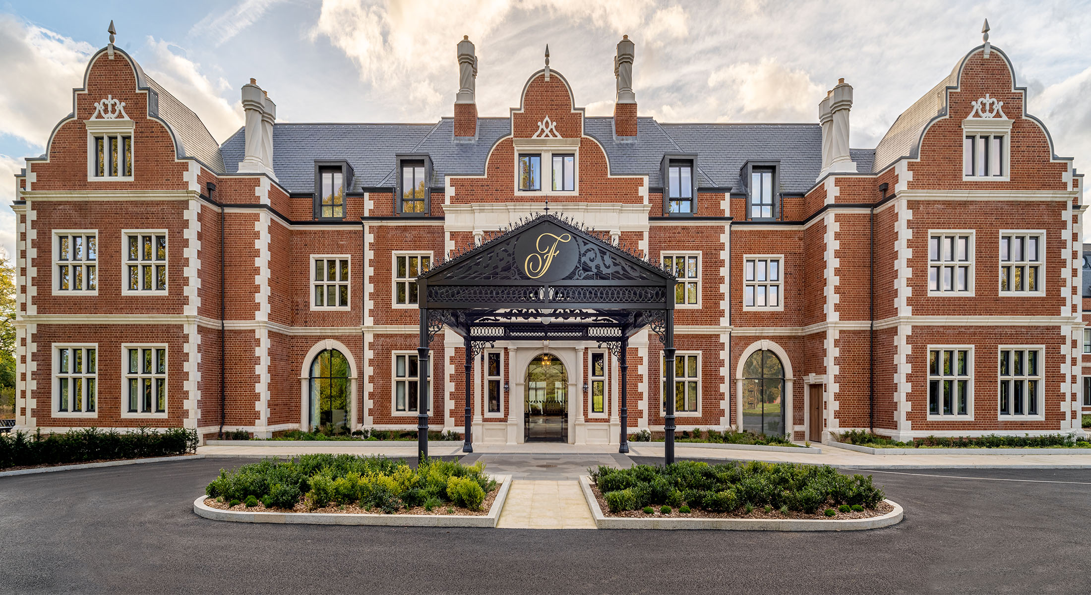 Untitled-2_0000_Fairmont-Windsor-Park-Facade