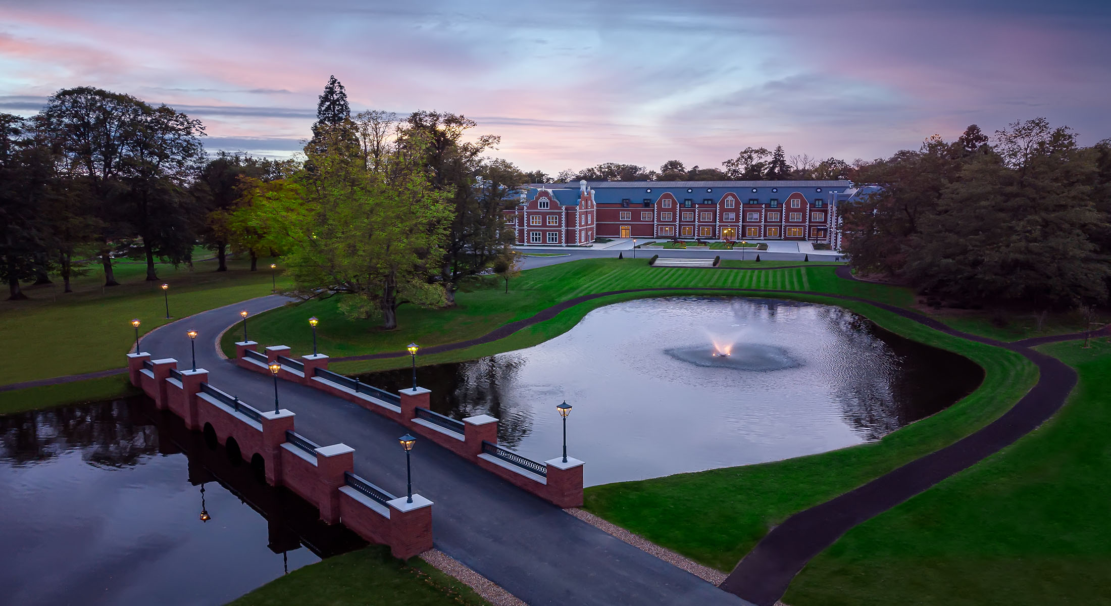 Untitled-4_0000_Fairmont-Windsor-Park-Evening-Aerial